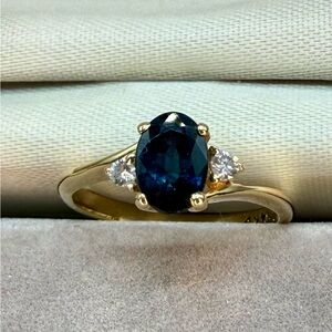 ⭐️14K yellow gold ring 0.75 ct oval blue sapphire & two 0.07 ct diamonds sz 6